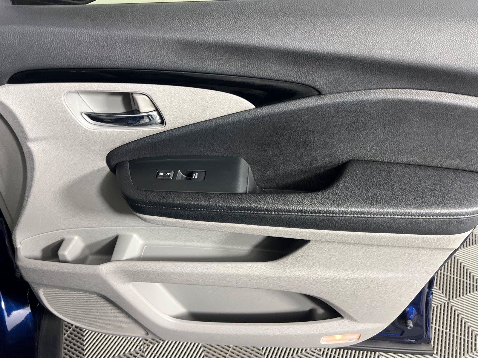Used 2020 Honda Pilot Touring image 14