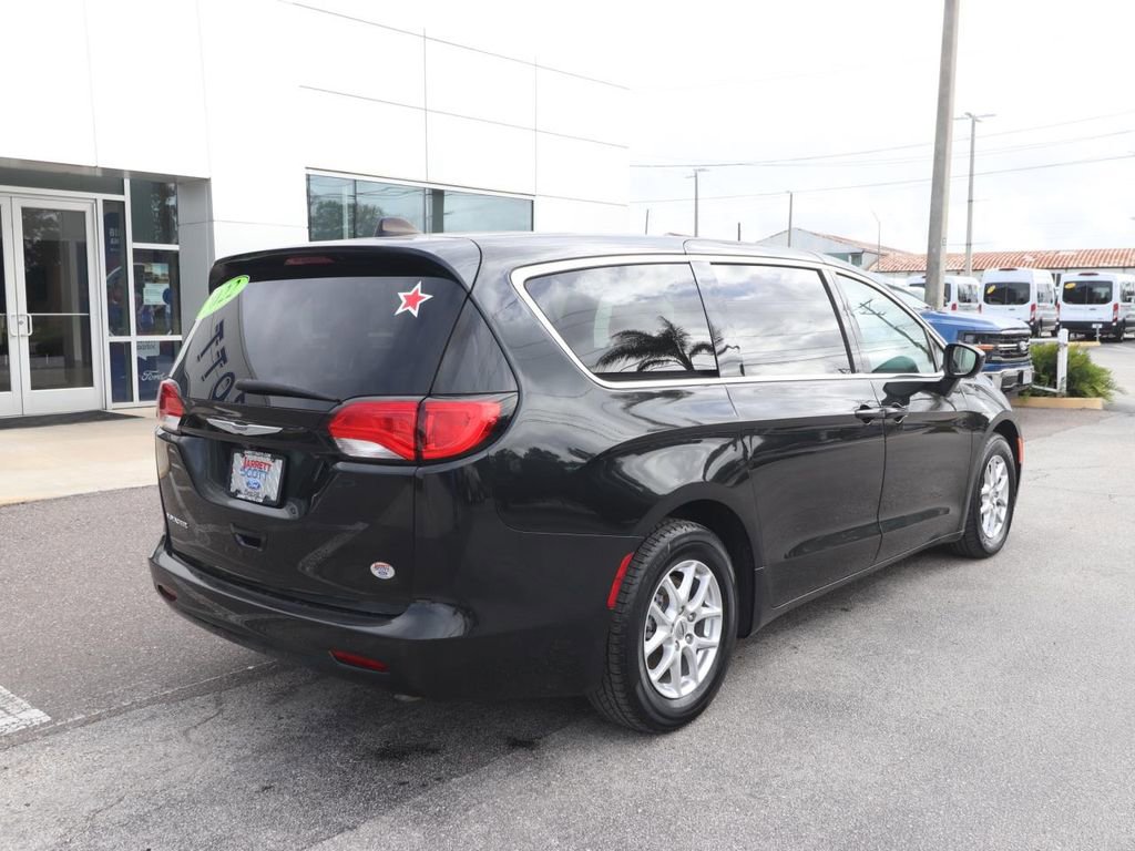 Used 2022 Chrysler Voyager LX FWD image 13