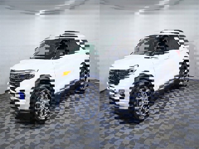 Certified 2023 Ford Explorer XLT w/ Equipment Group 202A image 5