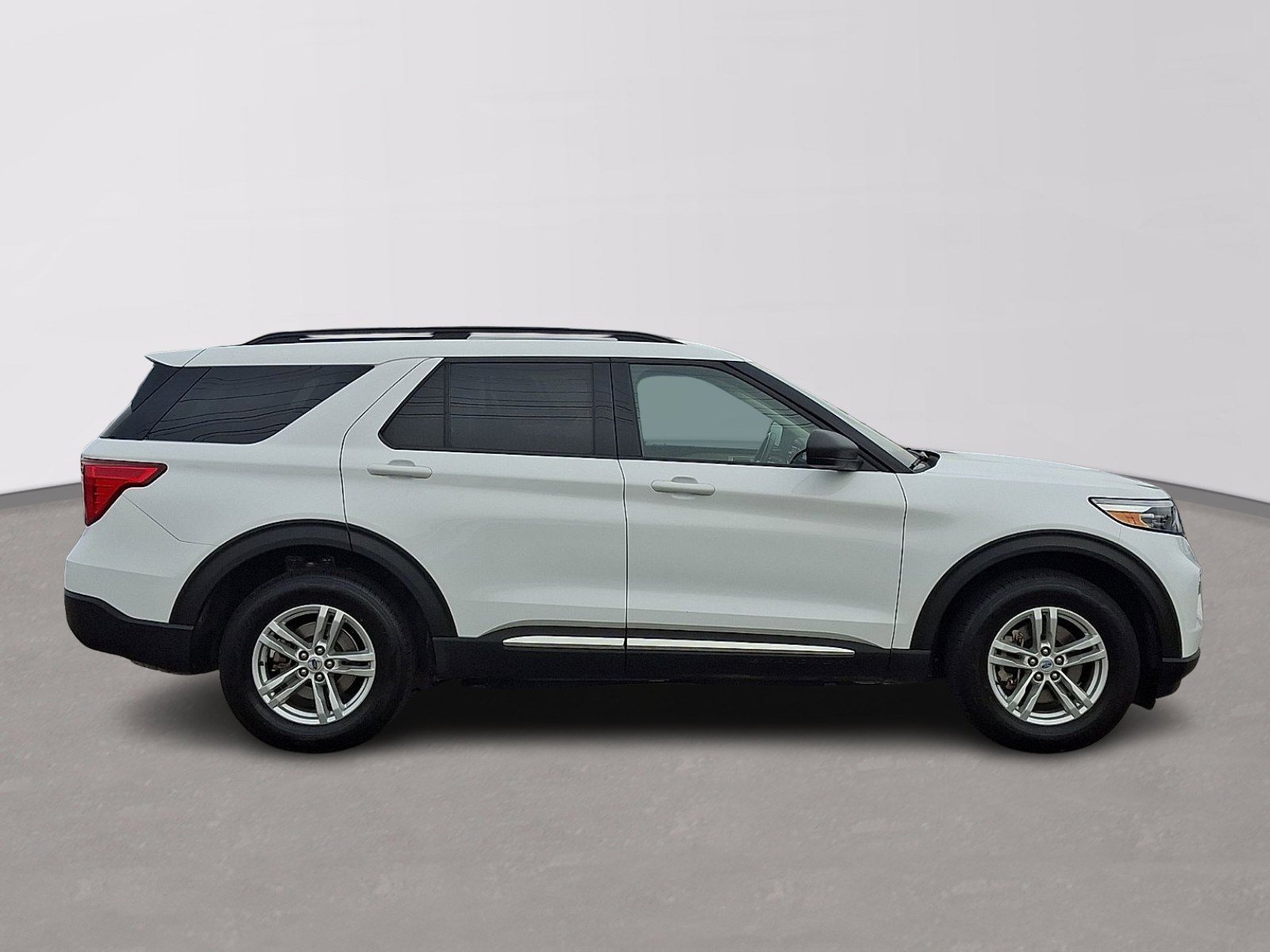 Certified 2023 Ford Explorer XLT w/ Equipment Group 202A image 7