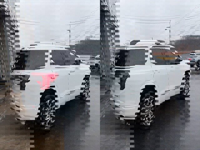 Used 2023 GMC Acadia Denali w/ Denali Technology Package image 3