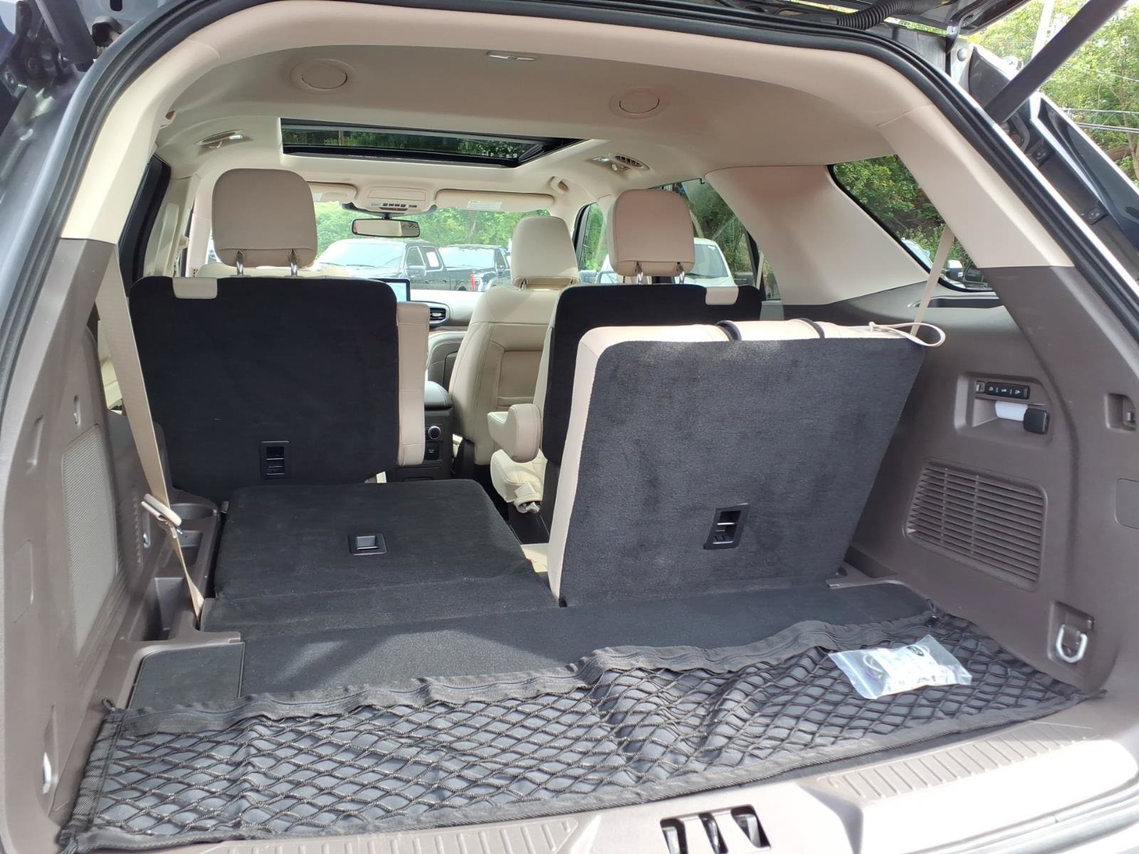 Certified 2023 Ford Explorer Platinum w/ Technology Package AWD/4WD image 29