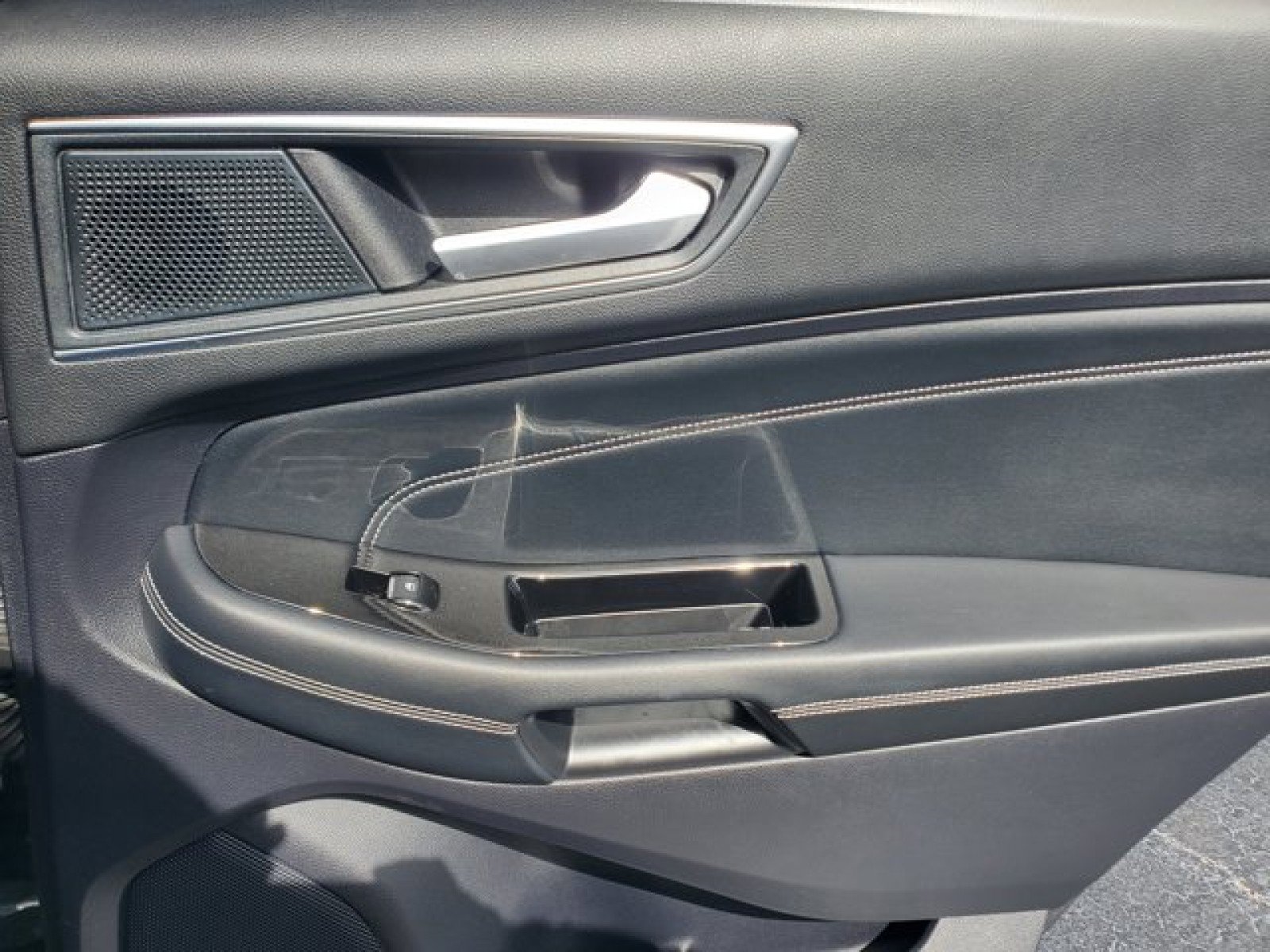 Certified 2019 Ford Edge Titanium image 32