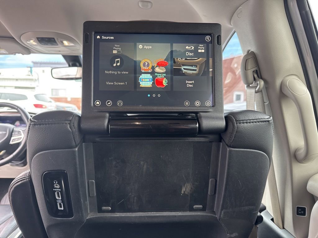 Used 2019 Chrysler Pacifica Touring-L Plus w/ Tire & Wheel Group image 17