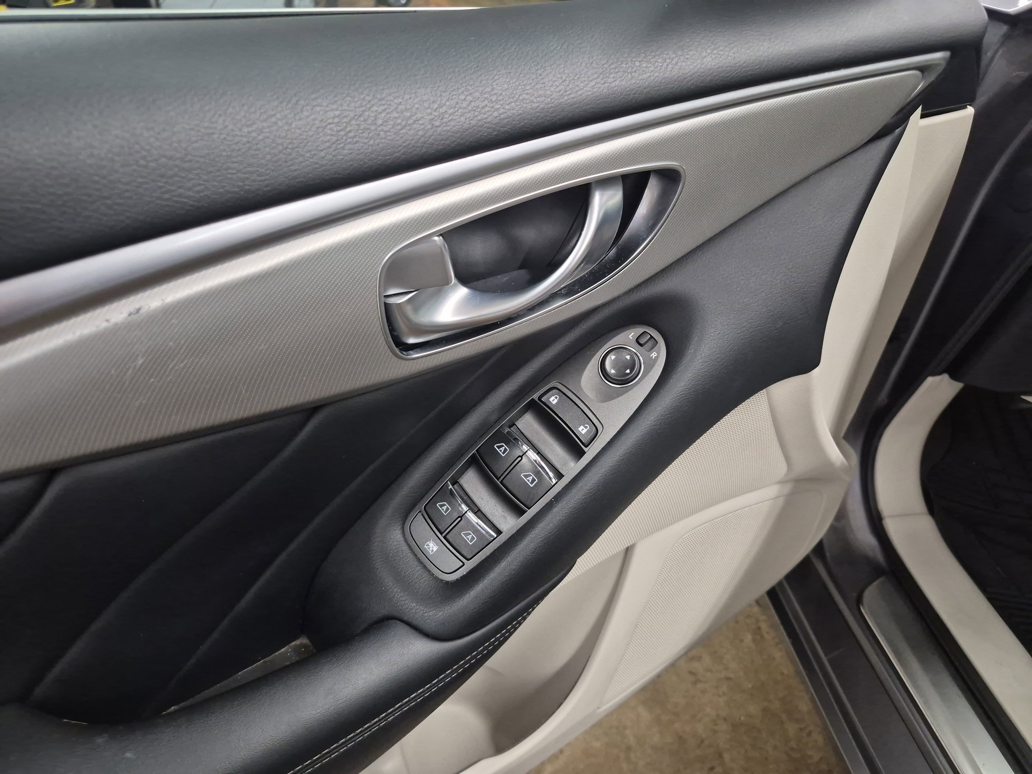 Used 2020 INFINITI Q50 Luxe w/ Essential Package (3.0T Luxe) image 12