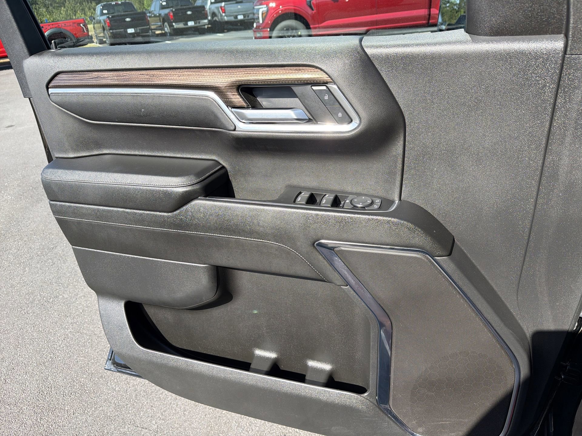 Used 2024 Chevrolet Silverado 1500 LT image 24