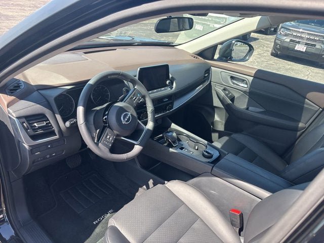 Used 2023 Nissan Rogue SV w/ SV Premium B Package AWD/4WD image 10