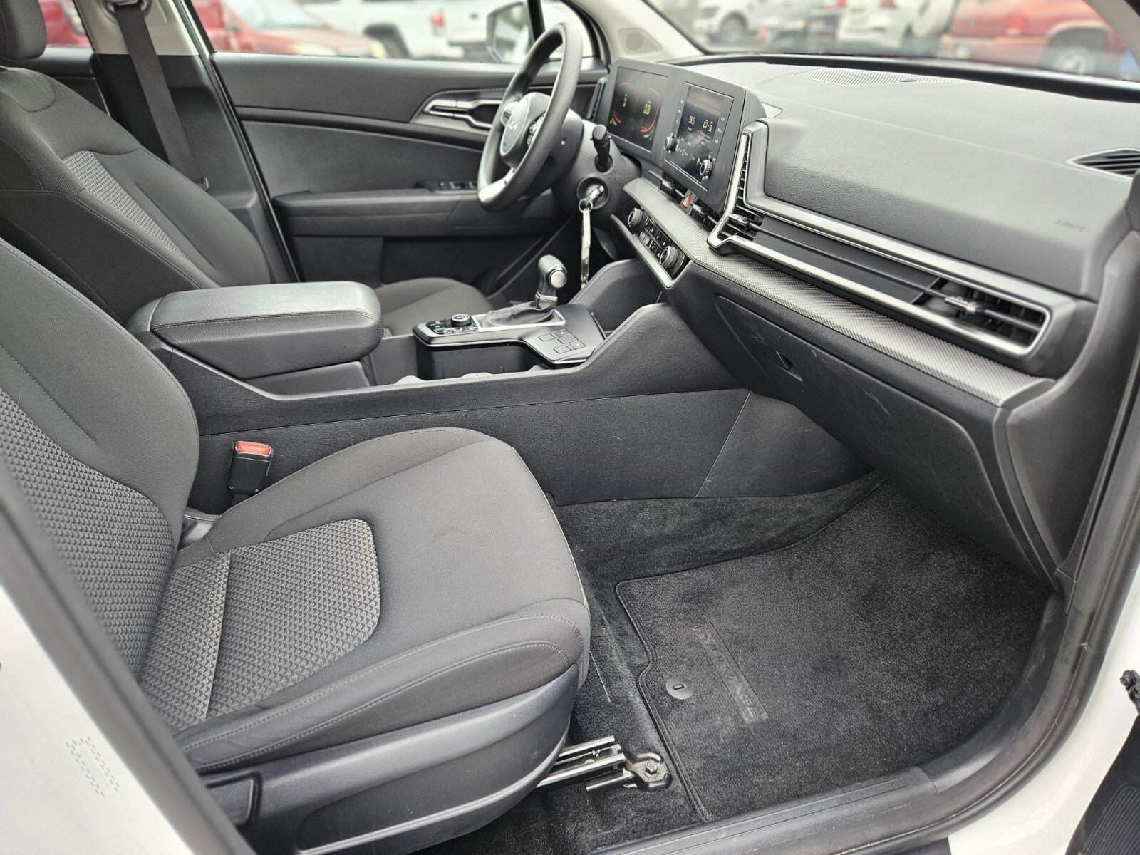 Used 2024 Kia Sportage LX image 12