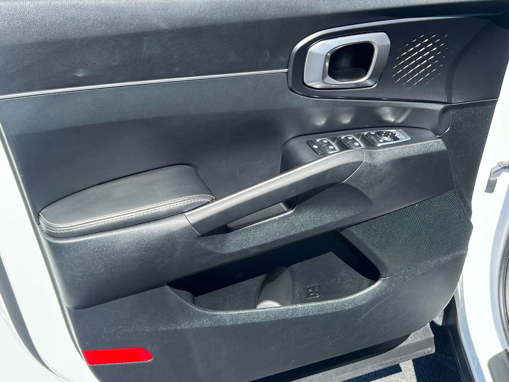 Used 2022 Kia Sorento LX image 10