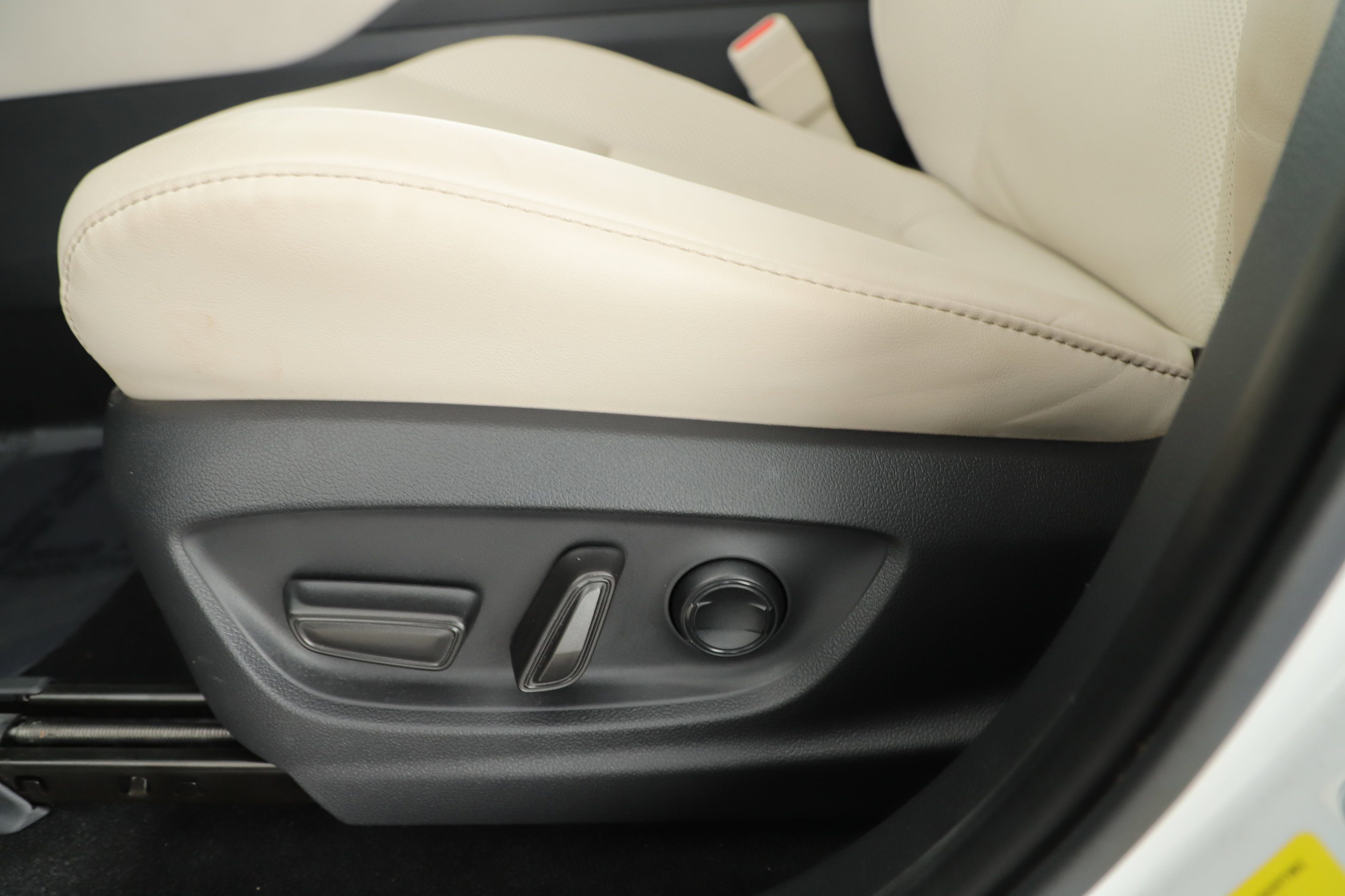 Used 2024 Toyota Crown Limited image 10