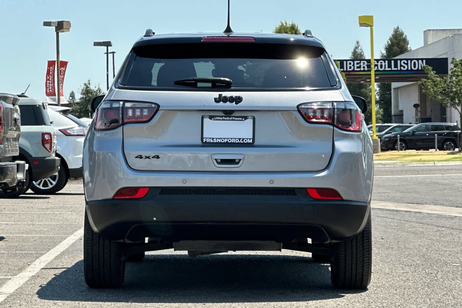Used 2023 Jeep Compass Latitude w/ Convenience Group AWD/4WD image 7