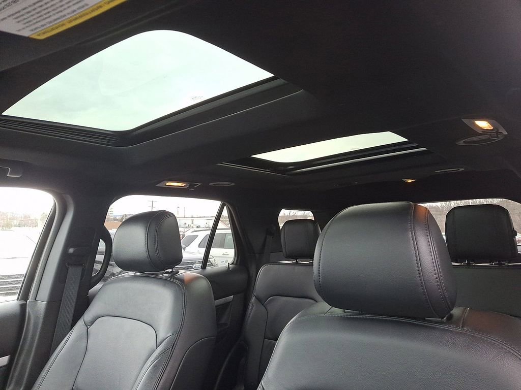 Certified 2017 Ford Explorer XLT w/ Equipment Group 202A image 15