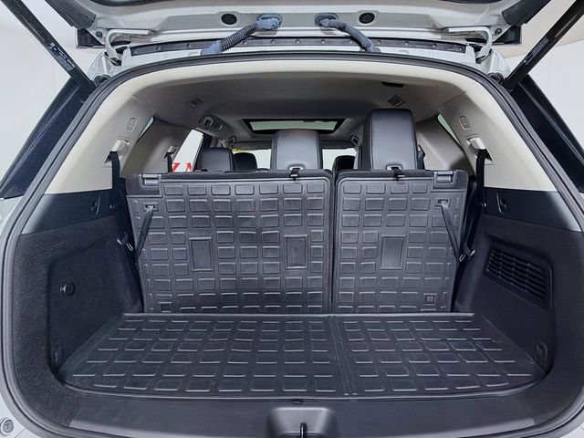 Used 2024 Nissan Pathfinder SL w/ SL Premium Package FWD image 32