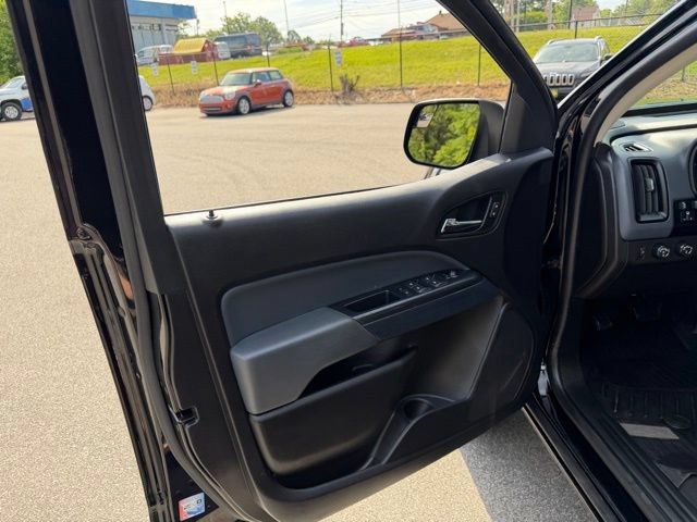 Used 2021 Chevrolet Colorado Z71 w/ Z71 Midnight Edition AWD/4WD image 17