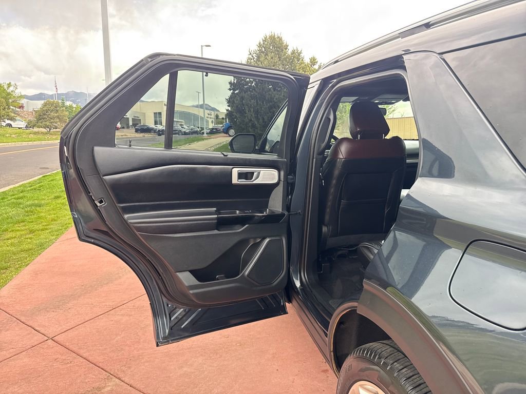 Certified 2023 Ford Explorer Platinum w/ Technology Package AWD/4WD image 19
