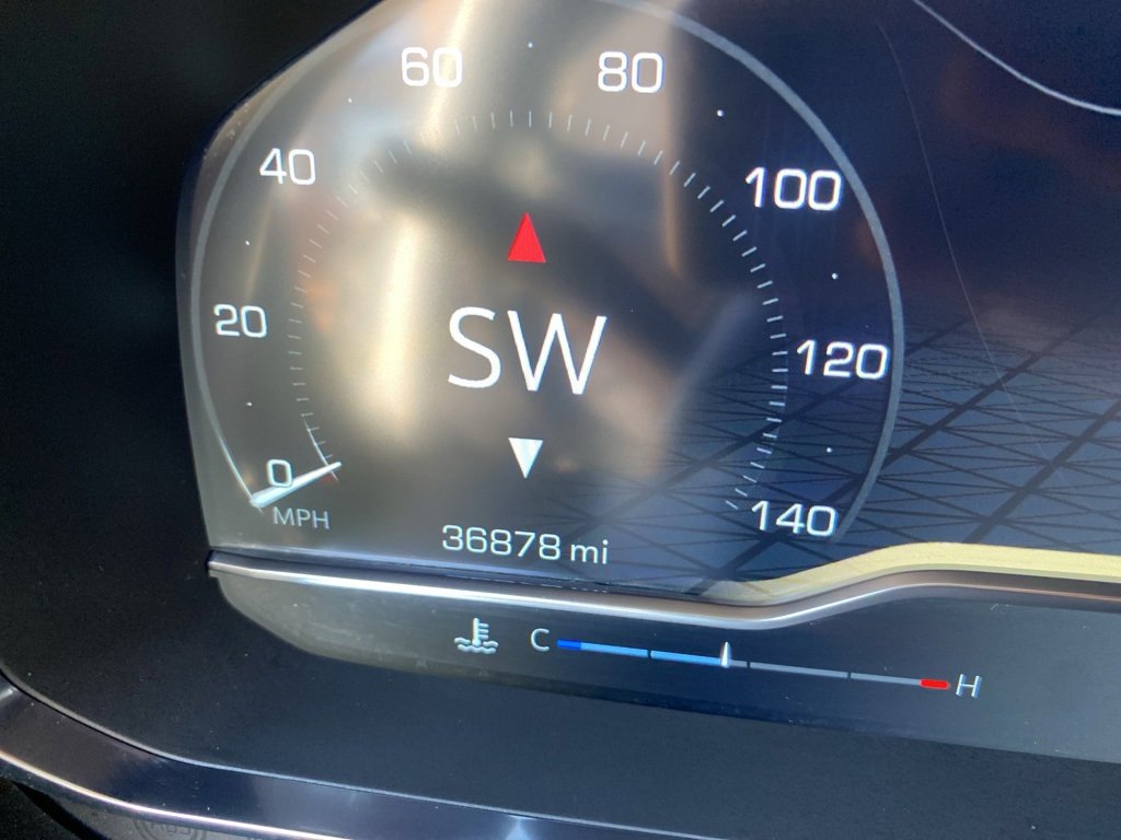 Used 2024 GMC Yukon SLT w/ SLT Luxury Package image 36