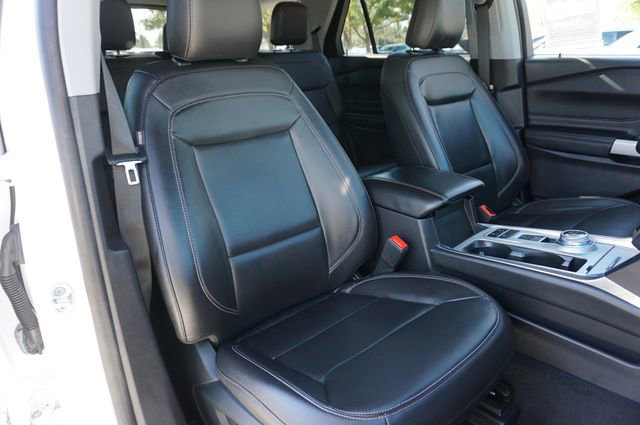 Certified 2022 Ford Explorer XLT w/ Equipment Group 202A image 7