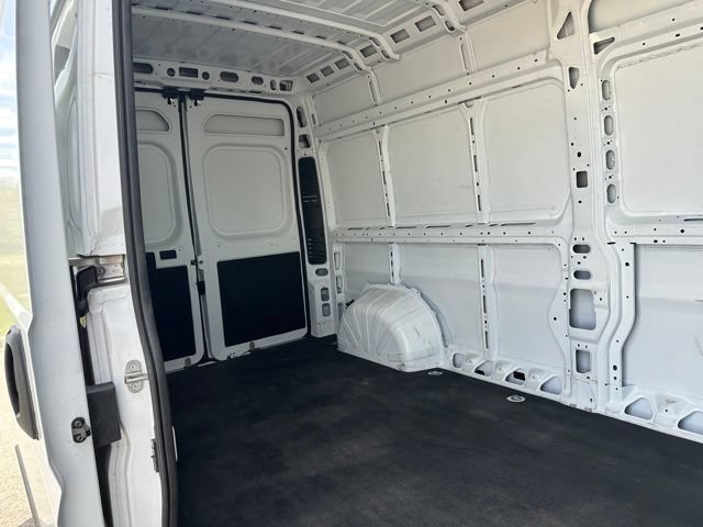 Used 2025 RAM ProMaster 2500 w/ Convenience Group FWD image 9