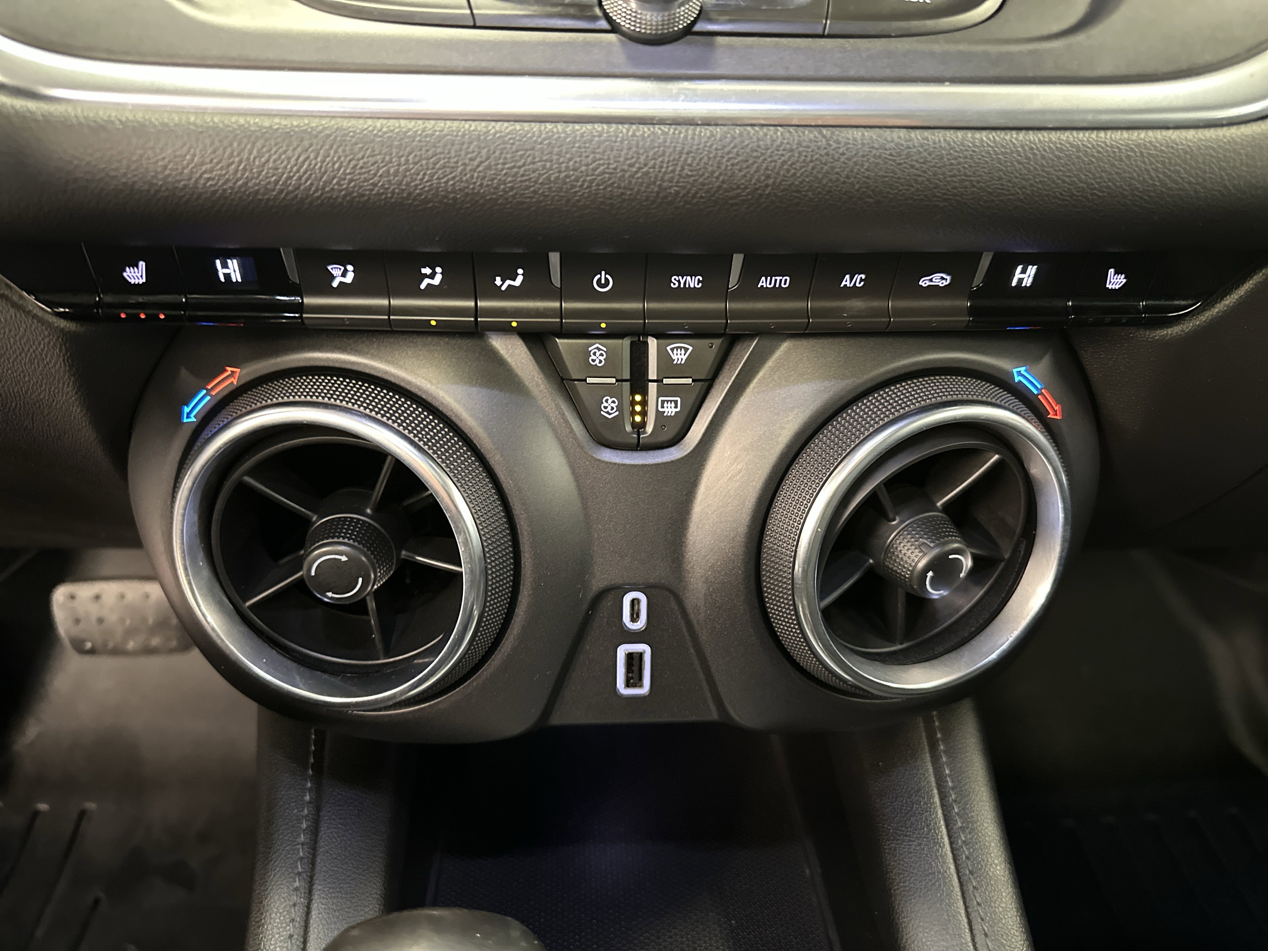 Used 2019 Chevrolet Blazer LT w/ Sun and Wheels Package image 32