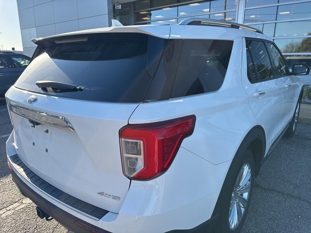 Certified 2022 Ford Explorer Limited w/ Equipment Group 301A image 3