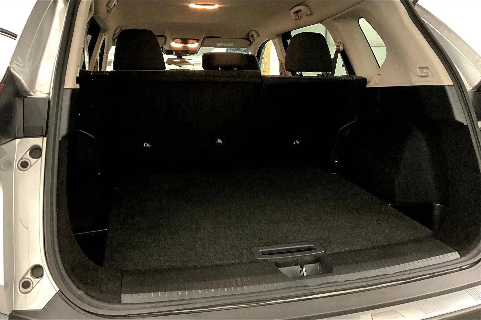 Used 2021 Nissan Rogue SV image 34