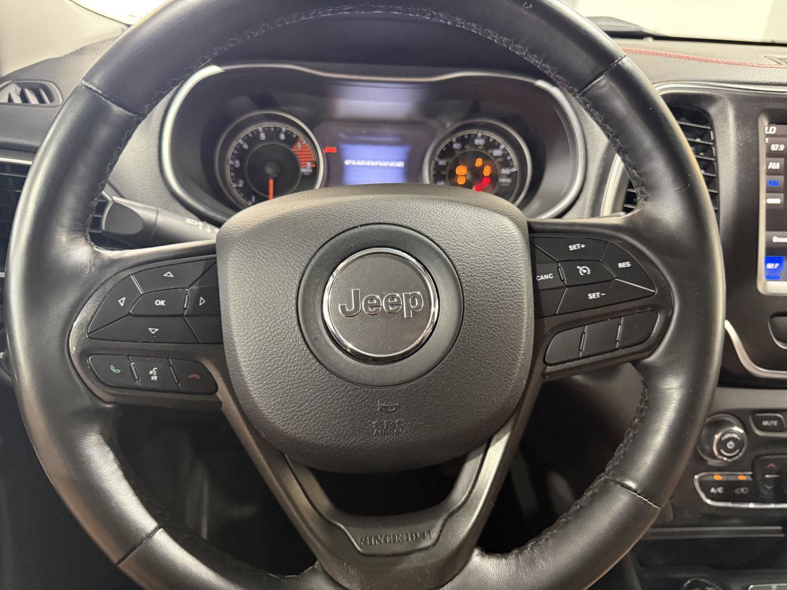 Used 2019 Jeep Cherokee Trailhawk AWD/4WD image 10