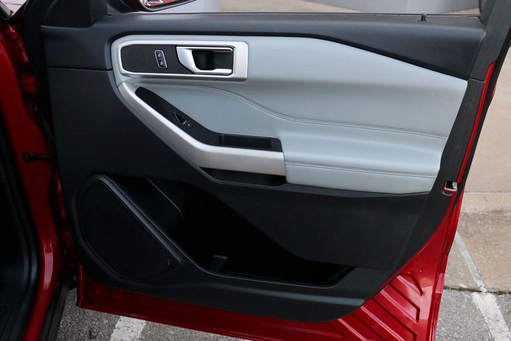 Certified 2022 Ford Explorer XLT w/ Equipment Group 202A image 36