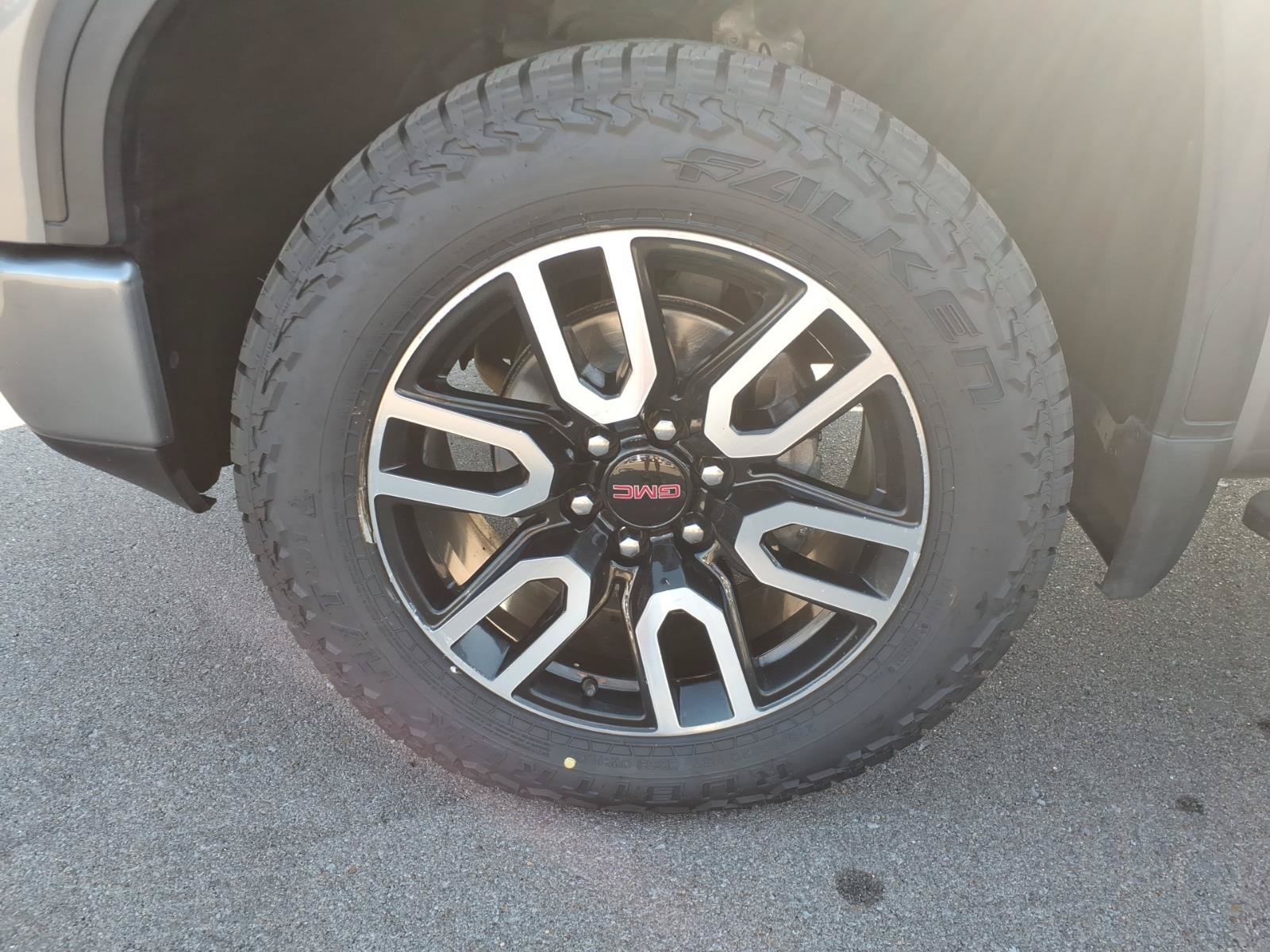 Used 2021 GMC Sierra 1500 AT4 w/ AT4 Premium Package AWD/4WD image 9