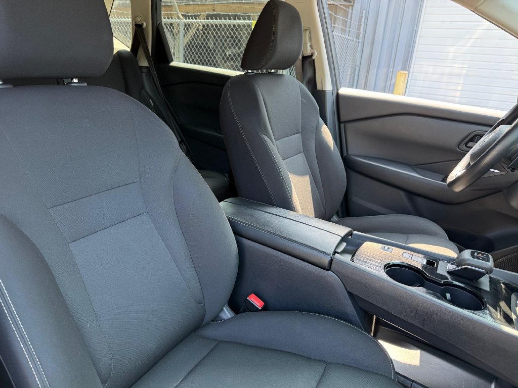 Used 2024 Nissan Rogue S FWD image 16