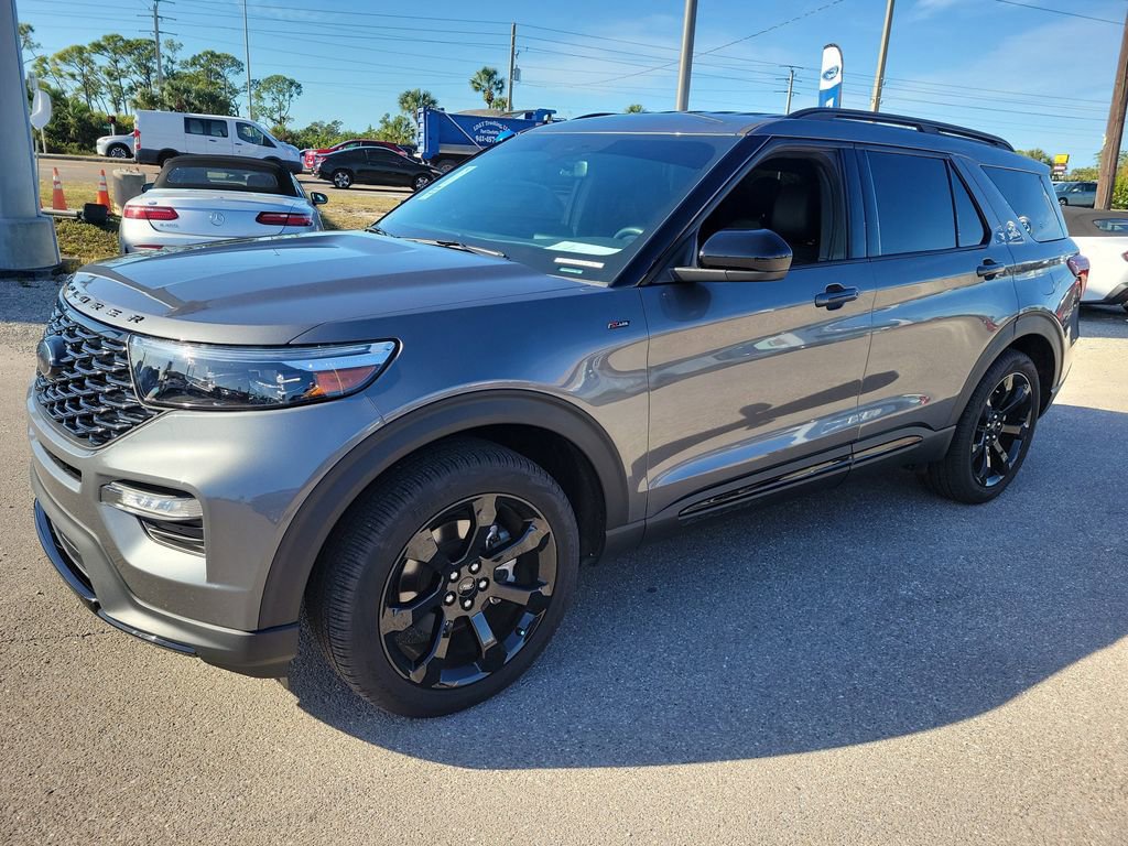 Certified 2024 Ford Explorer ST-Line w/ Class IV Trailer Tow Package image 4