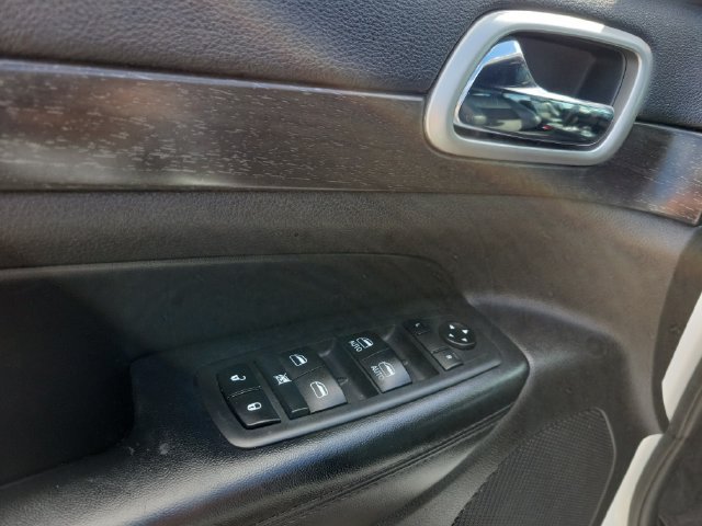 Used 2018 Jeep Grand Cherokee Laredo RWD image 23