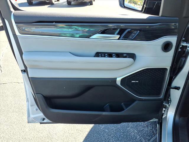 Used 2024 Jeep Wagoneer L 4WD image 11