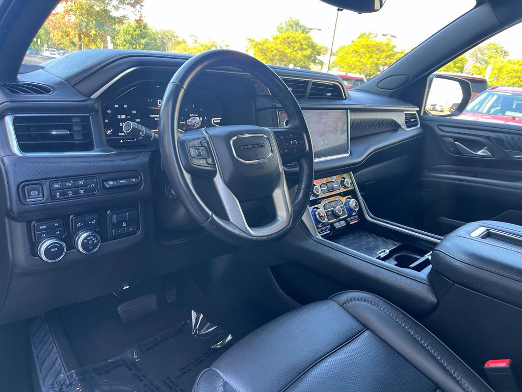 Used 2022 GMC Yukon Denali w/ Denali Premium Package AWD/4WD image 25