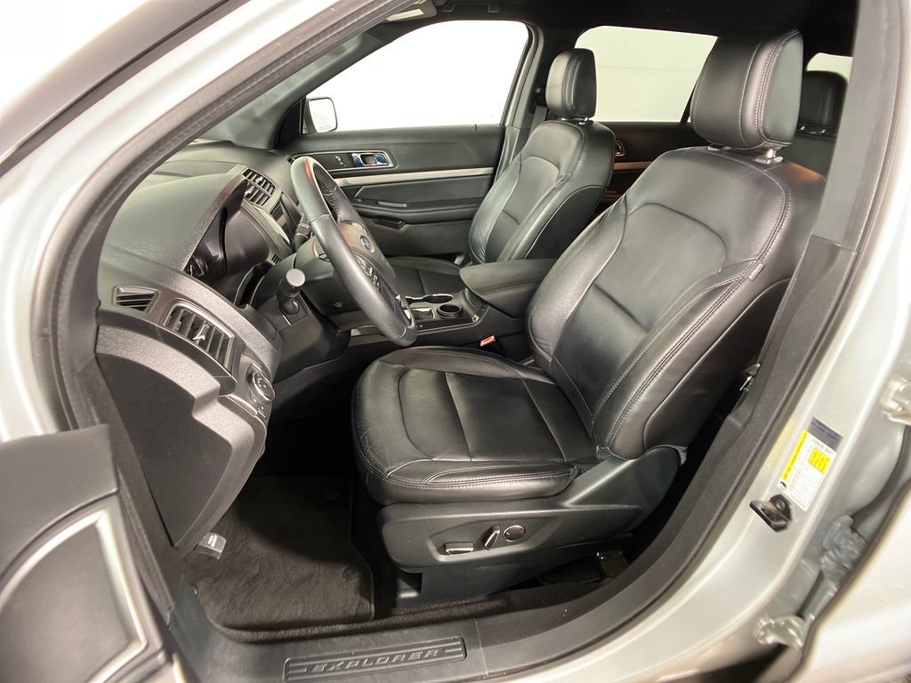 Certified 2018 Ford Explorer XLT w/ Equipment Group 202A image 29