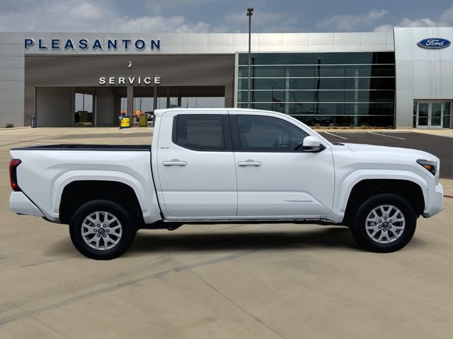 Used 2025 Toyota Tacoma SR5 AWD/4WD image 6