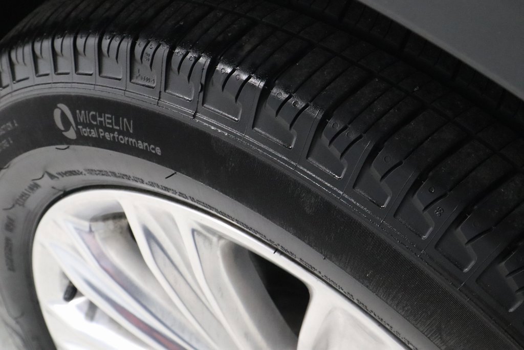 Certified 2022 Ford Explorer Limited w/ Hybrid Equipment Group 310A image 20