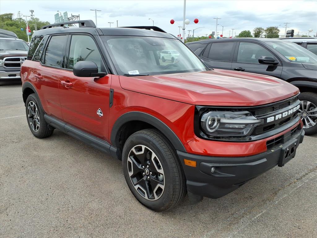 Certified 2024 Ford Bronco Sport Outer Banks w/ Tech Package AWD/4WD image 3
