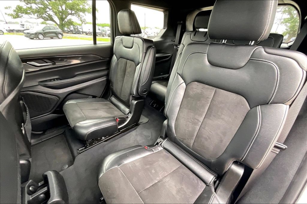 Used 2023 Jeep Grand Cherokee L Laredo AWD/4WD image 18