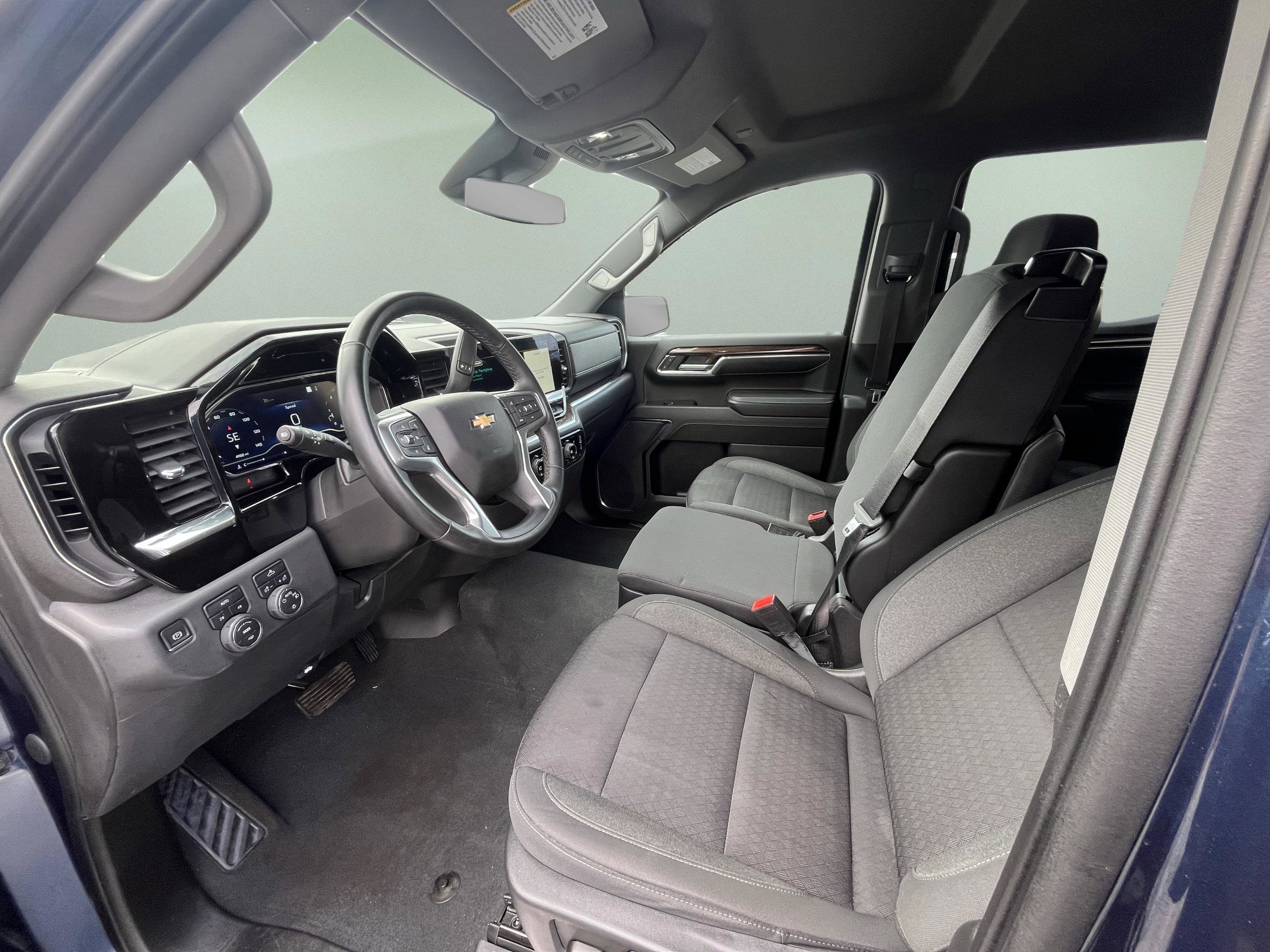 Used 2023 Chevrolet Silverado 1500 LT AWD/4WD image 30