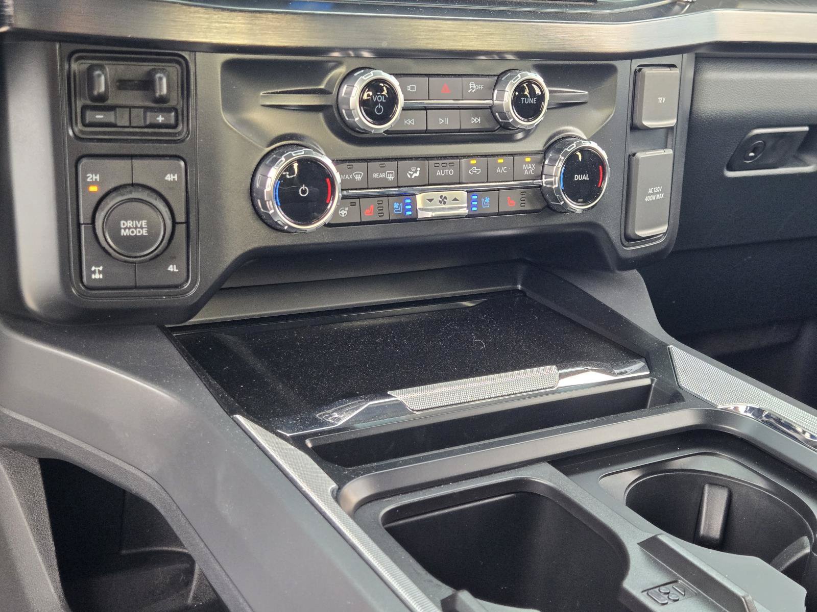 Certified 2025 Ford F250 Lariat w/ Black Appearance Package AWD/4WD image 34