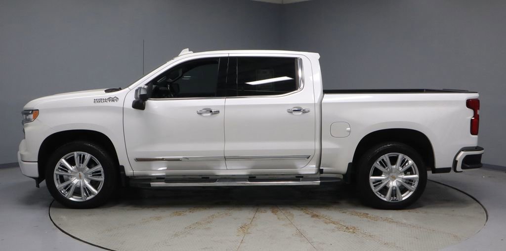 Used 2022 Chevrolet Silverado 1500 High Country w/ High Country Premium Package AWD/4WD image 9