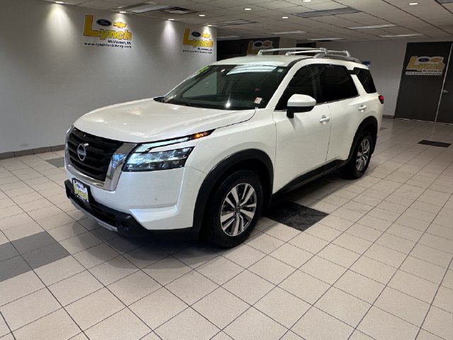 Used 2023 Nissan Pathfinder SL AWD/4WD image 2