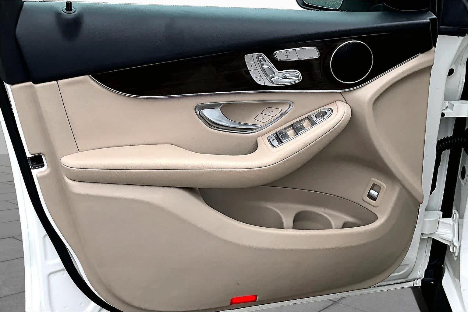 Used 2022 Mercedes-Benz GLC 300 image 22