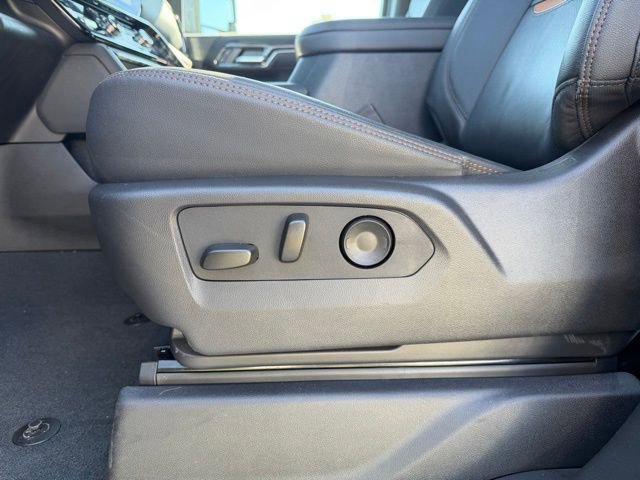Used 2025 GMC Sierra 2500 AT4 w/ AT4 Premium Plus Package AWD/4WD image 9