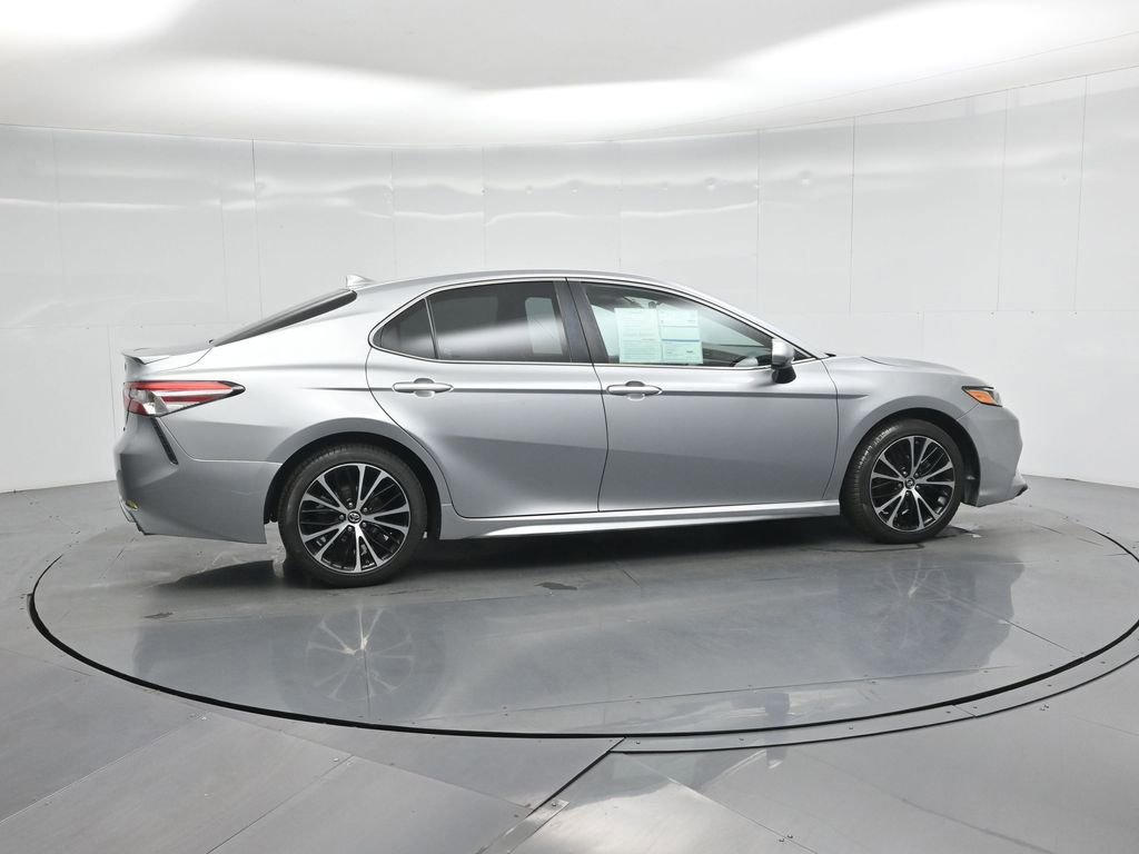 Used 2020 Toyota Camry SE image 12