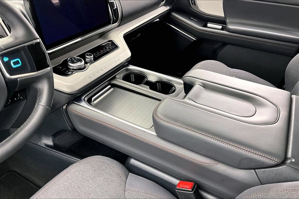 Certified 2025 Ford Expedition Active AWD/4WD image 15