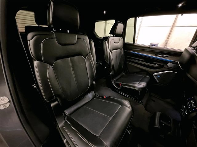 Used 2021 Jeep Grand Cherokee L Overland w/ Luxury Tech Group IV AWD/4WD image 26