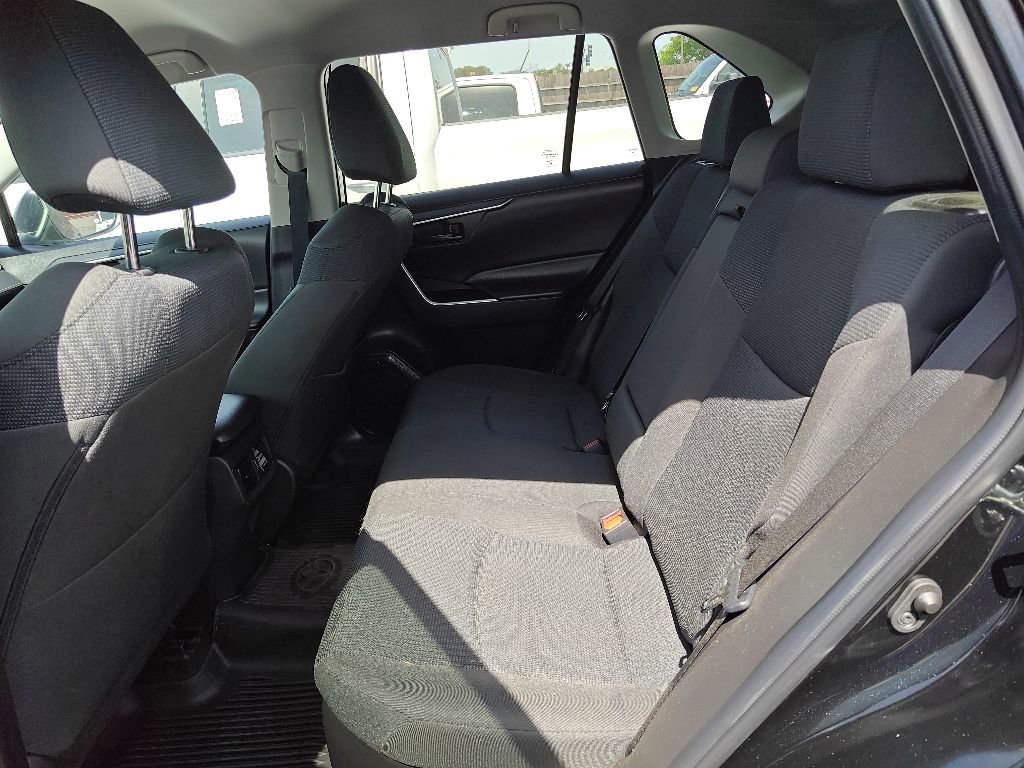 Used 2022 Toyota RAV4 LE AWD/4WD image 17
