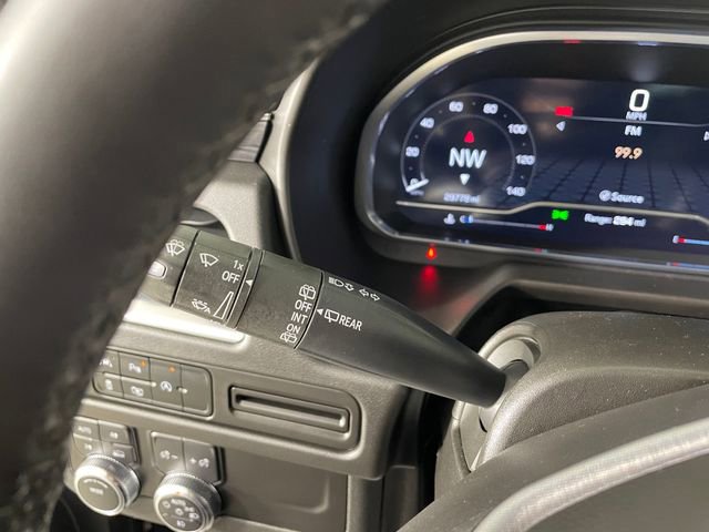 Used 2023 GMC Yukon SLT w/ SLT Luxury Package image 19