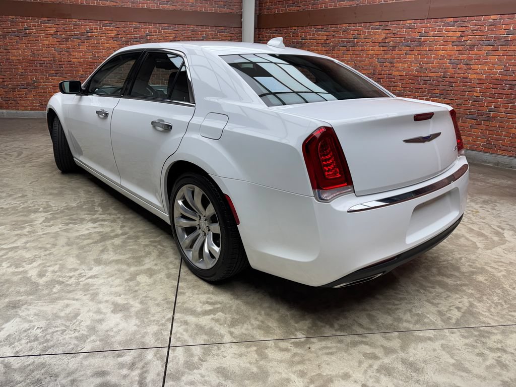Used 2019 Chrysler 300 Limited RWD image 3